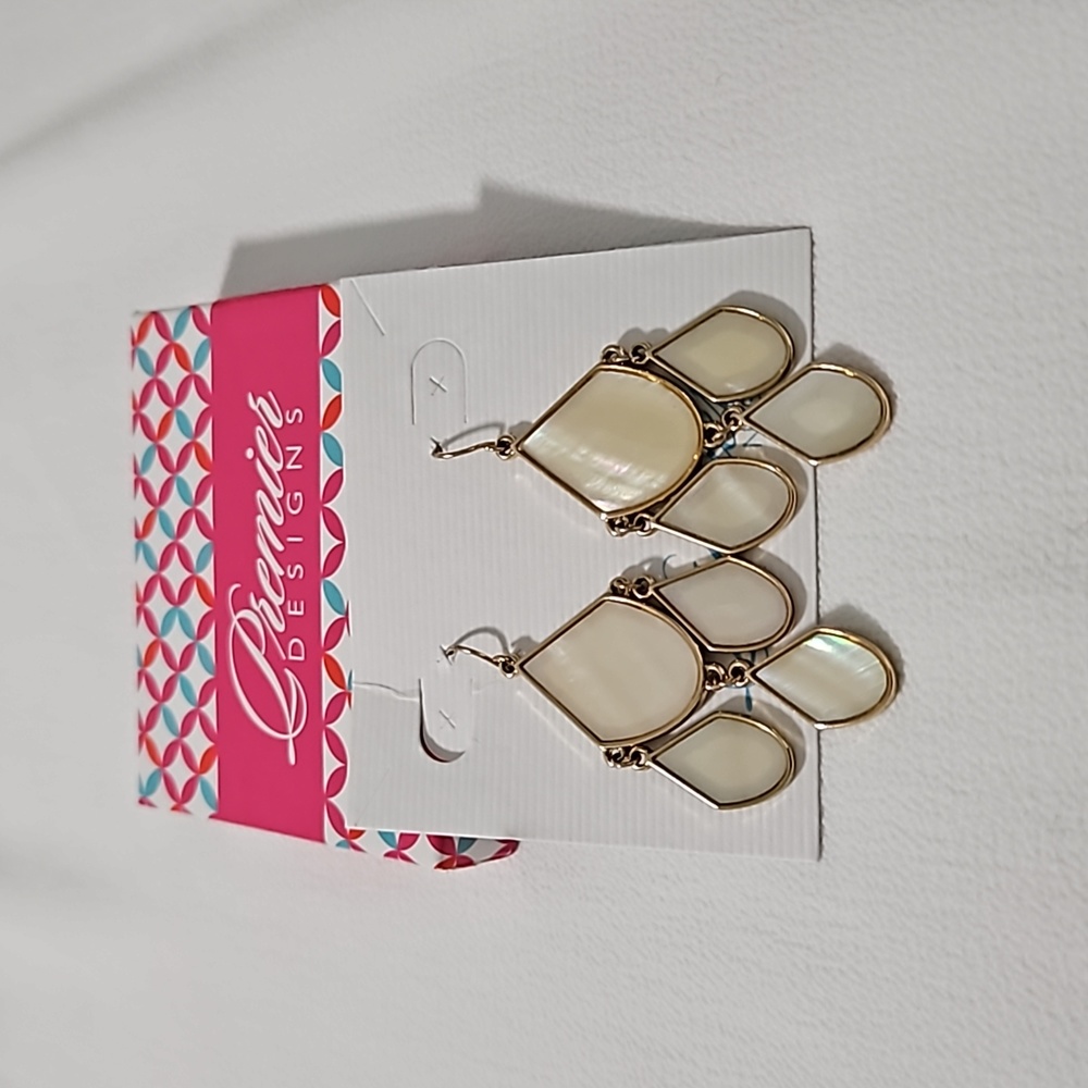 Luna earrings by Premier Designs